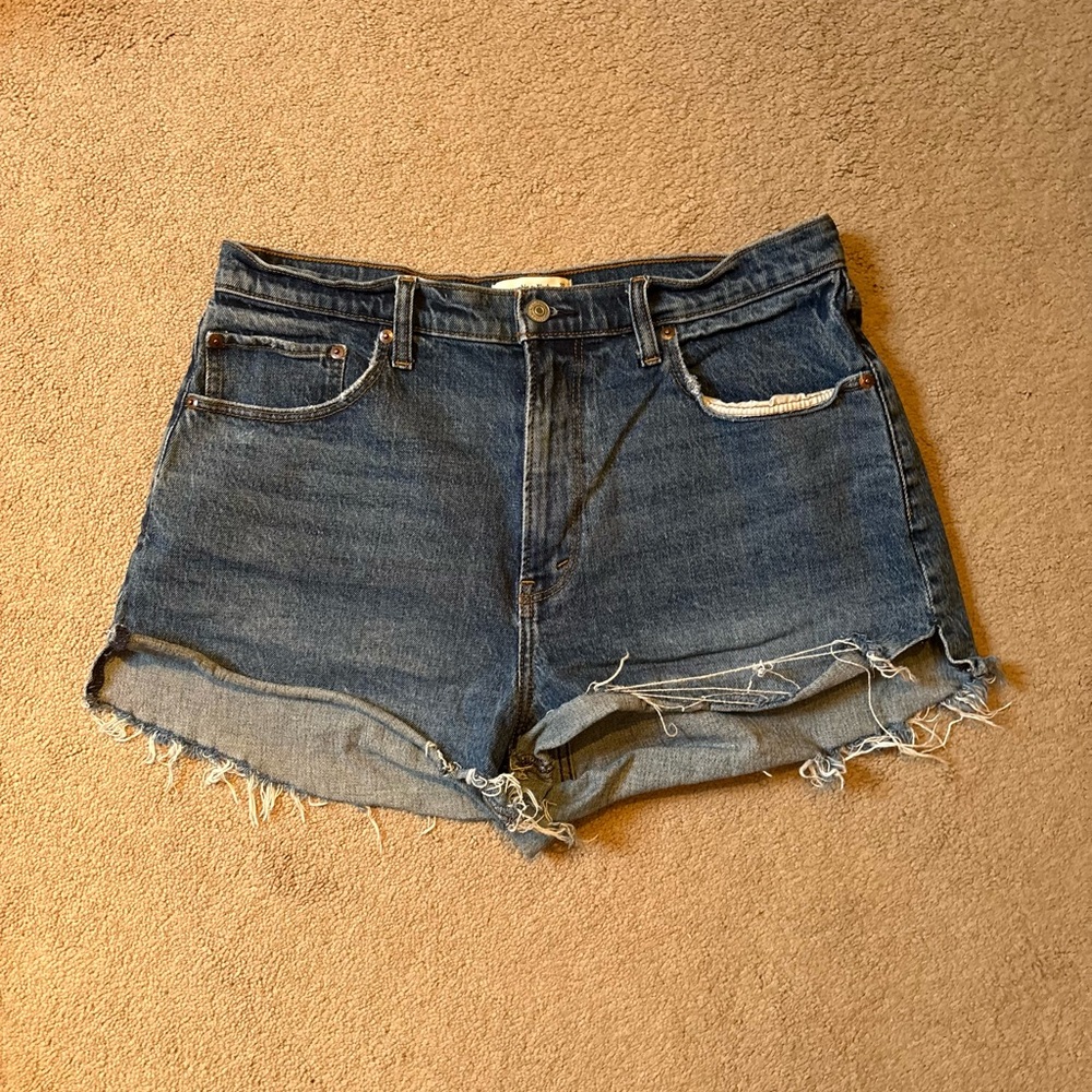 Abercrombie & Fitch The Mom Distressed Shorts High Rise